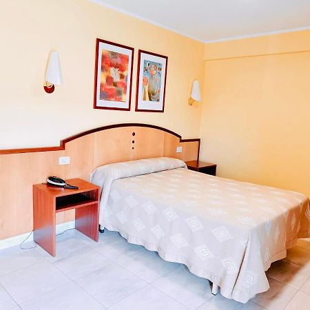 Hotel Alameda Villaviciosa  Extérieur photo