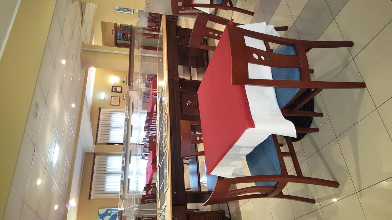 Hotel Alameda Villaviciosa  Extérieur photo