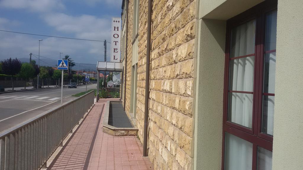 Hotel Alameda Villaviciosa  Extérieur photo