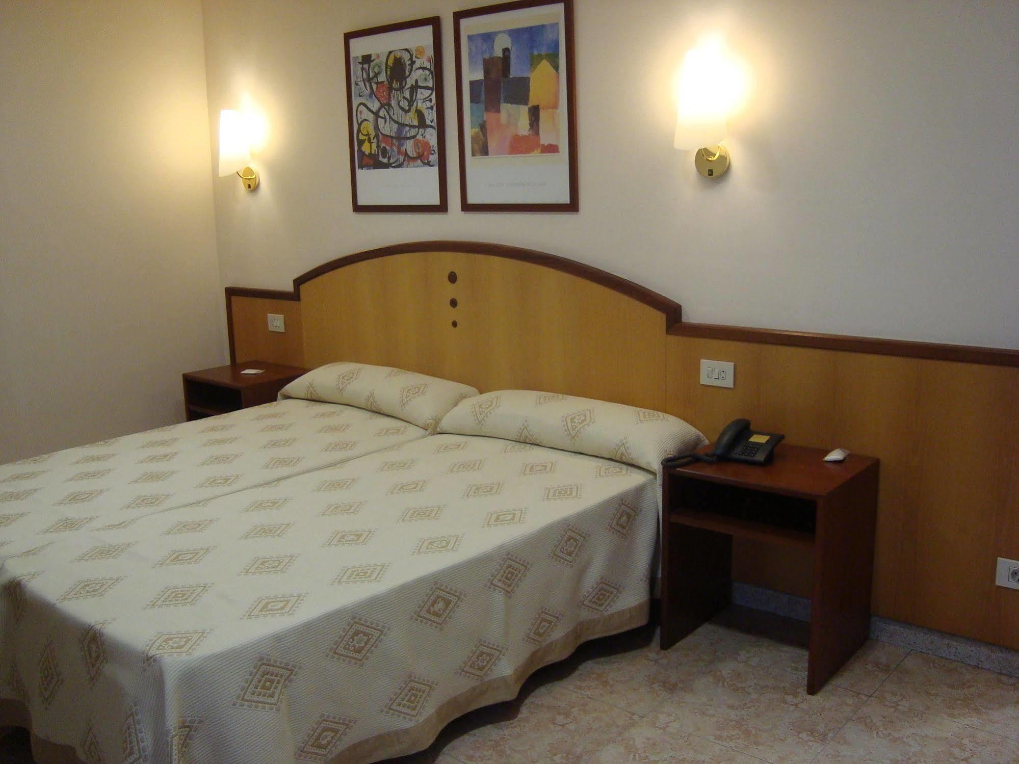 Hotel Alameda Villaviciosa  Extérieur photo