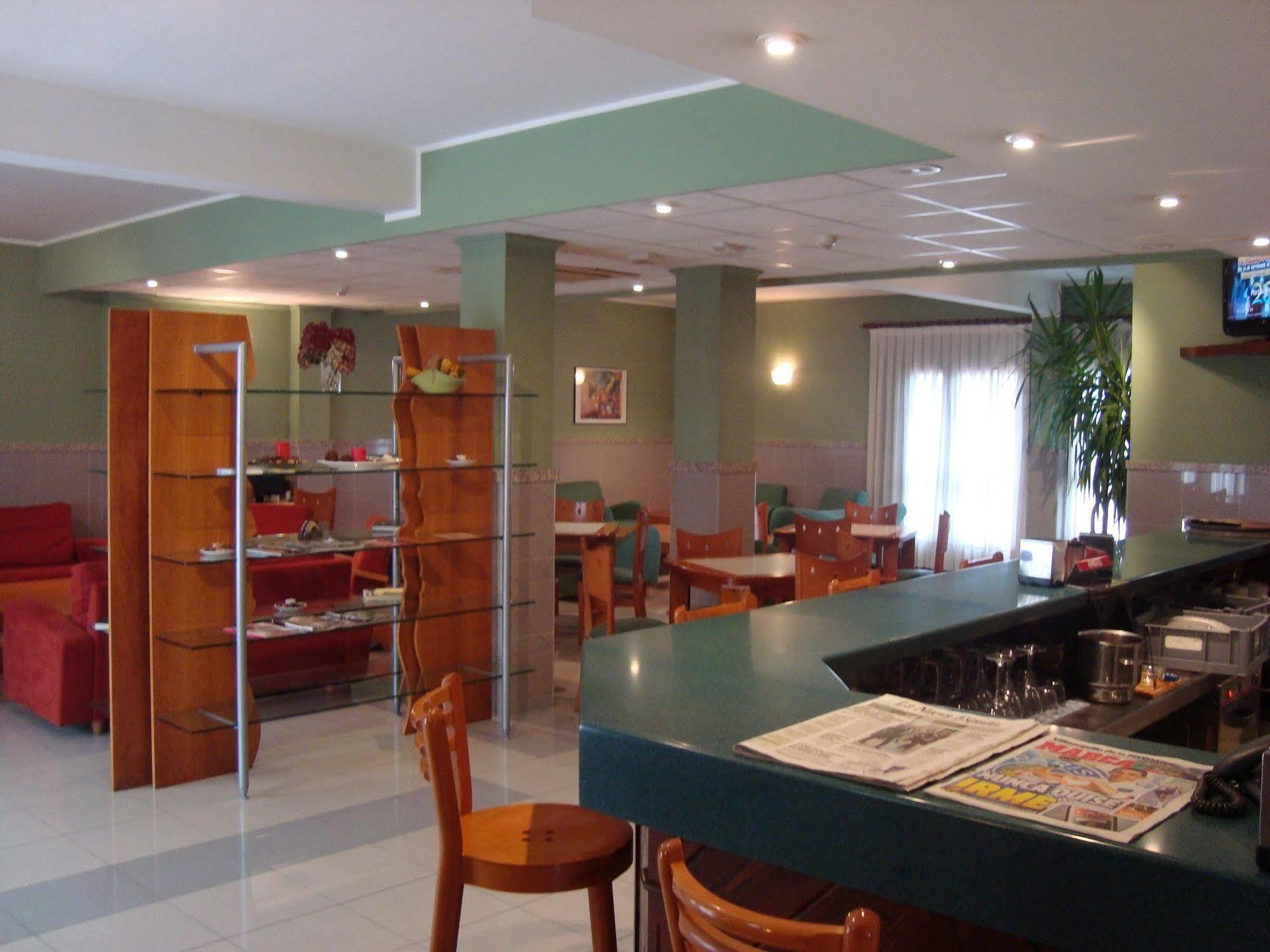 Hotel Alameda Villaviciosa  Extérieur photo