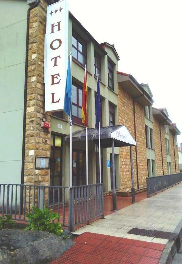 Hotel Alameda Villaviciosa  Extérieur photo